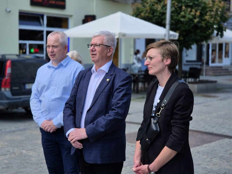 od lewej: Daniel Maluszczak – Członek Zarządu Oddziału, Andrzej Bysiak - Wiceprezes Oddziału, Agata Wojda – Prezydent Kielc